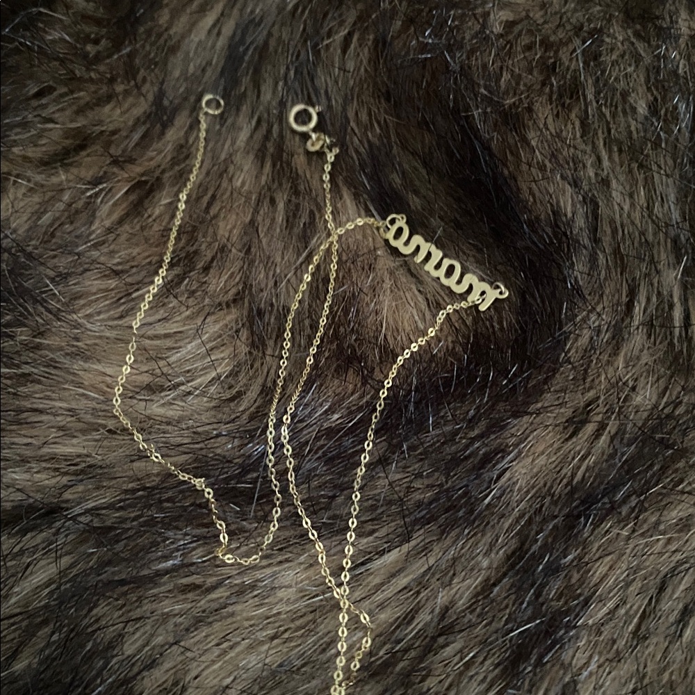 Gold 'Mama' Necklace